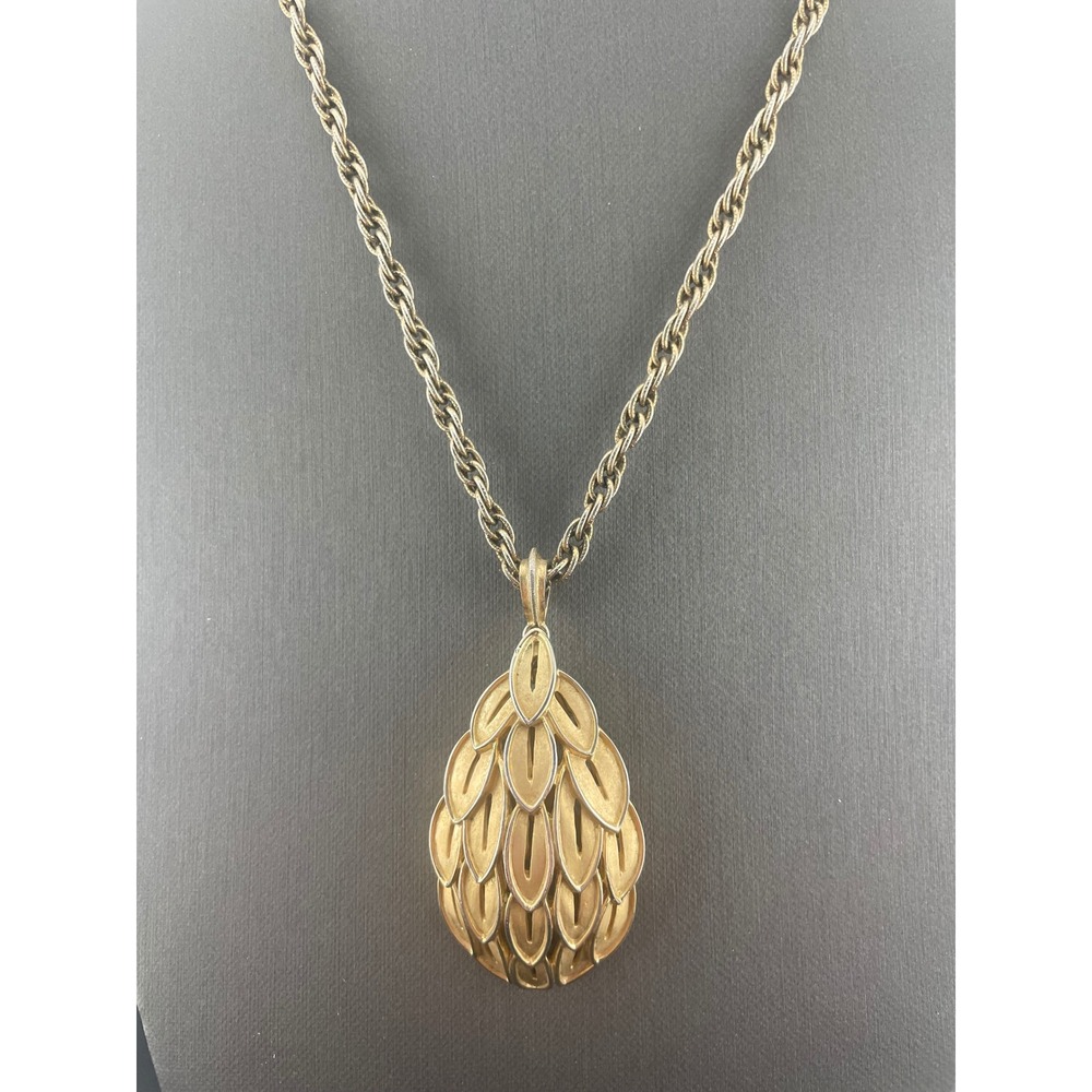Vintage Crown Trifari Gold Tone Pendant‎ Necklace Leaf Drop Statement 24"